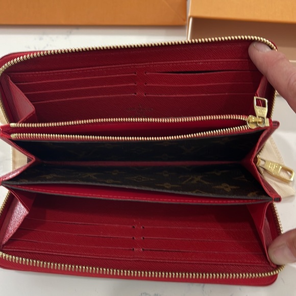 Louis Vuitton' Zippy wallet. Monogram canvas with red accents. Can be a clutch. - Picture 2 of 9
